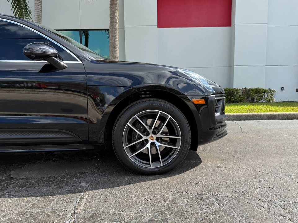2024 Porsche Macan - Image 2 of 21