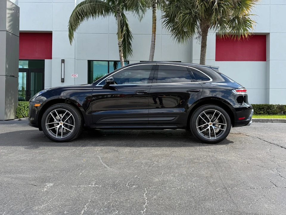 2024 Porsche Macan - Image 10 of 21
