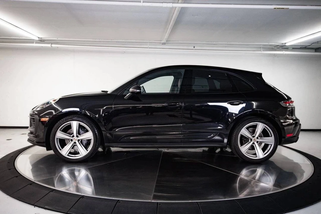 2024 Porsche Macan - Image 2 of 4