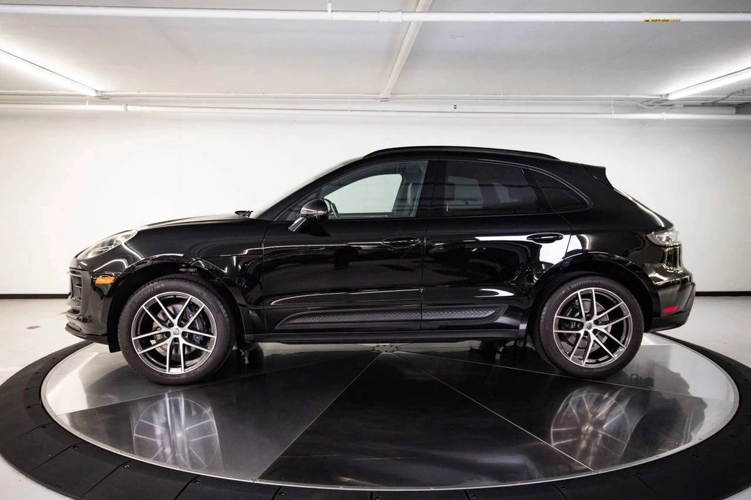 2024 Porsche Macan - Image 2 of 4