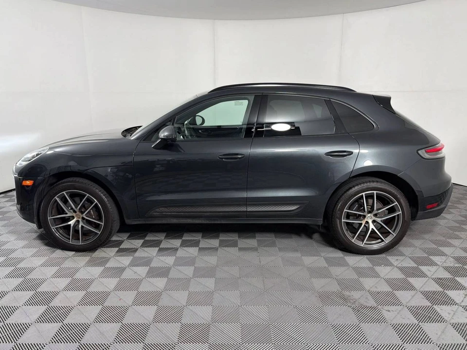 2024 Porsche Macan - Image 2 of 4