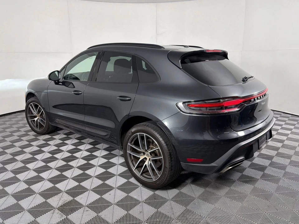 2024 Porsche Macan - Image 3 of 4
