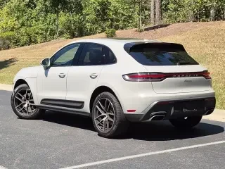 2024 Porsche Macan - Image 21 of 31