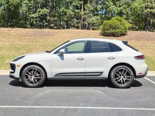 2024 Porsche Macan - Image 14 of 31