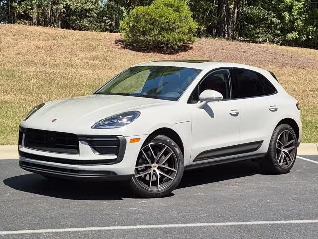 2024 Porsche Macan - Image 2 of 31