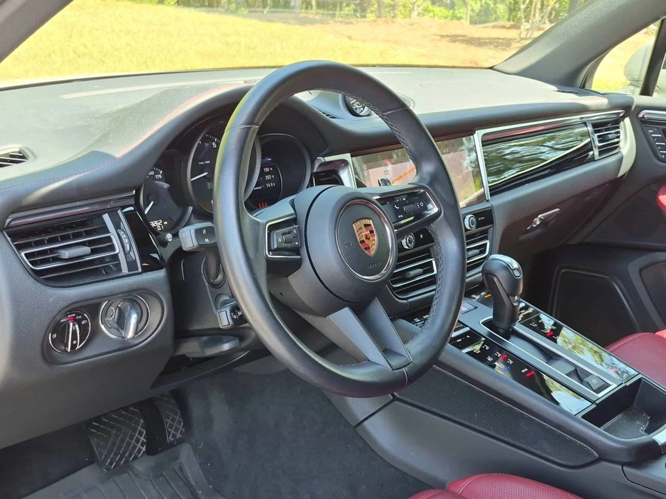 2024 Porsche Macan - Image 4 of 4