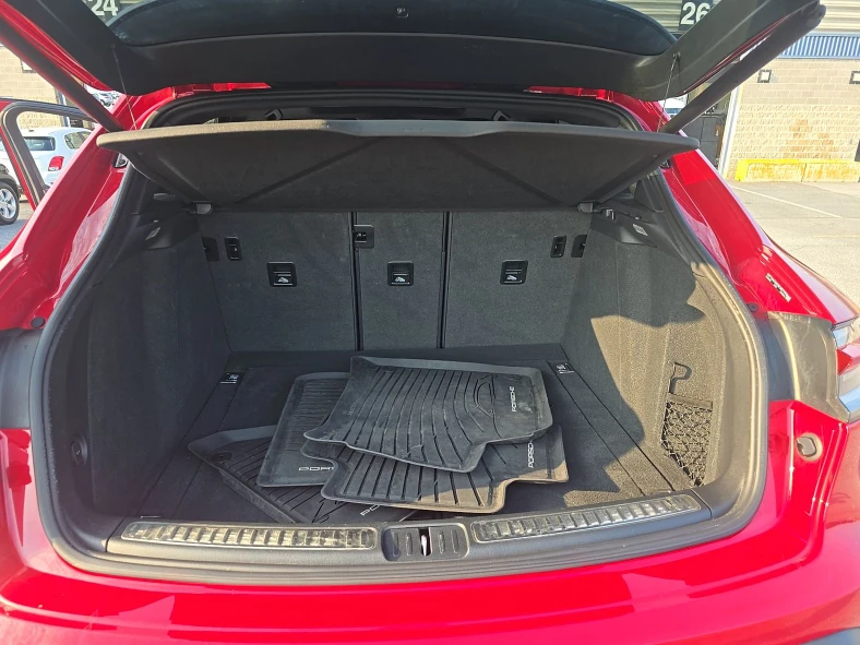 2024 Porsche Macan - Image 6 of 10