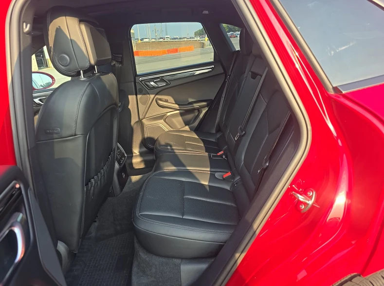 2024 Porsche Macan - Image 7 of 10