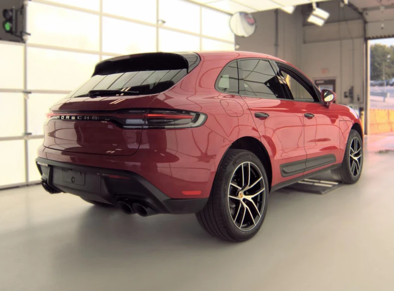 2024 Porsche Macan - Image 10 of 10