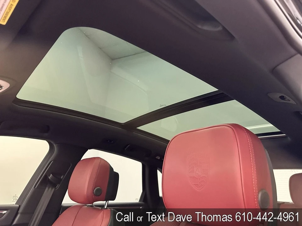2024 Porsche Macan - Image 16 of 24