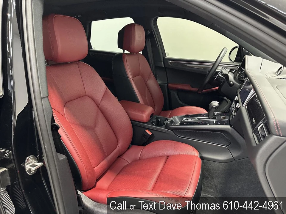 2024 Porsche Macan - Image 17 of 24