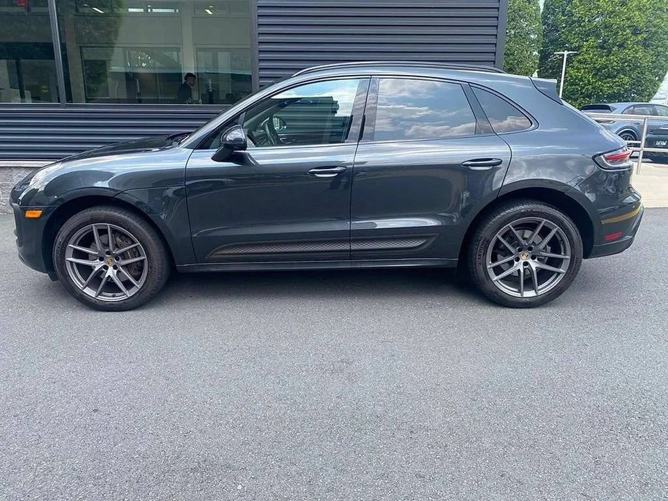 2024 Porsche Macan - Image 2 of 4