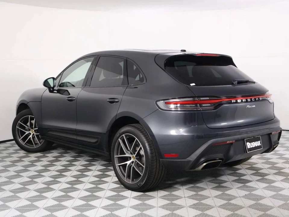 2024 Porsche Macan - Image 3 of 4