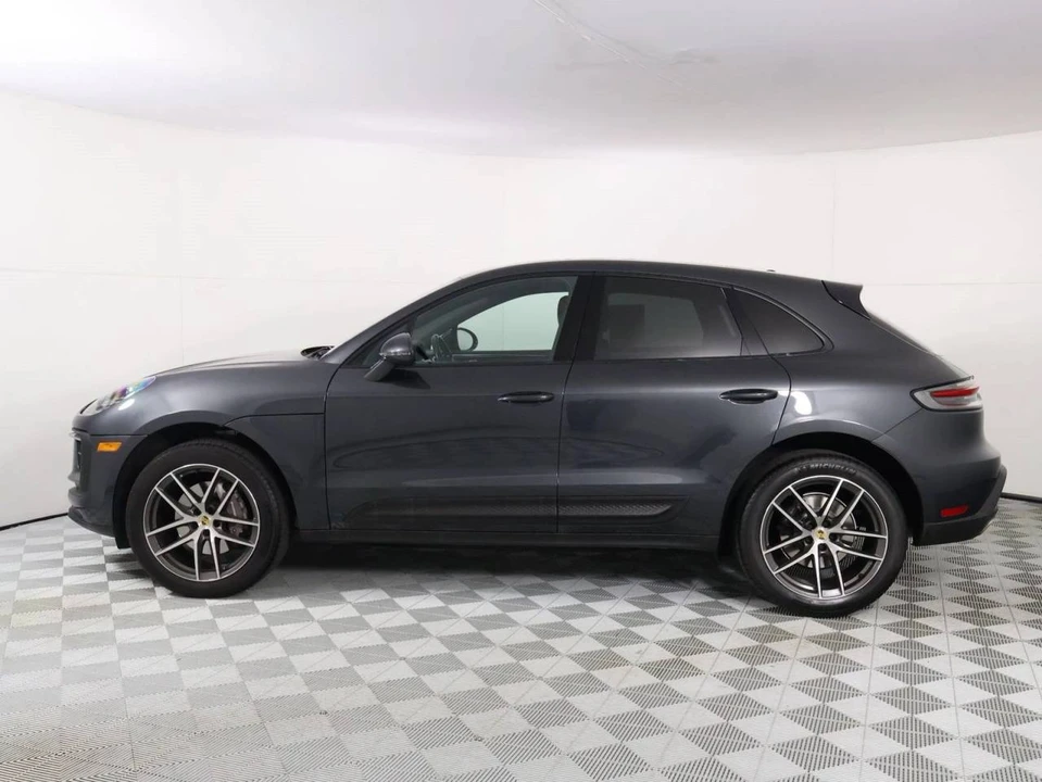 2024 Porsche Macan - Image 2 of 4