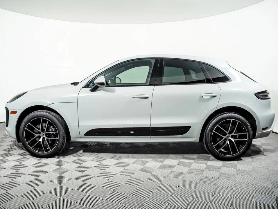 2024 Porsche Macan - Image 2 of 4