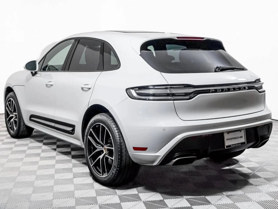 2024 Porsche Macan - Image 3 of 4