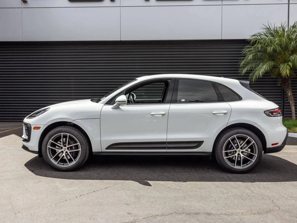 2024 Porsche Macan - Image 2 of 4