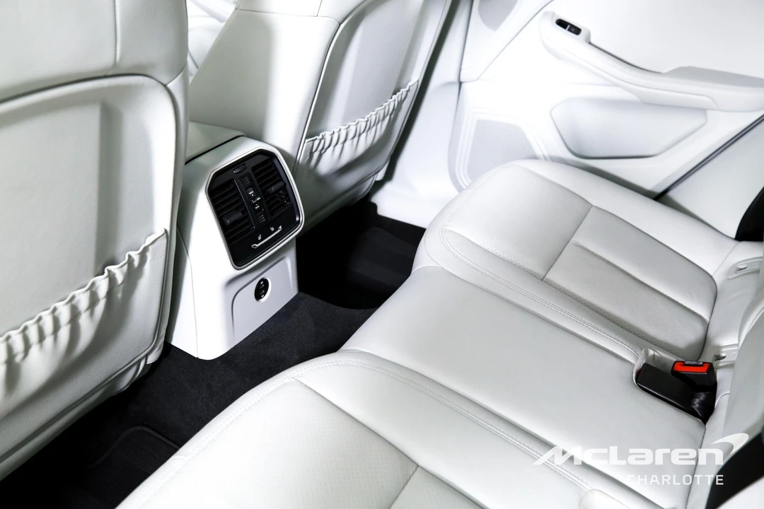 2024 Porsche Macan - Image 19 of 31