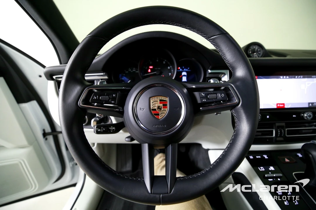 2024 Porsche Macan - Image 14 of 31