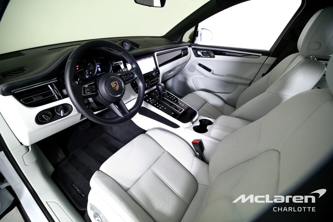2024 Porsche Macan - Image 12 of 31