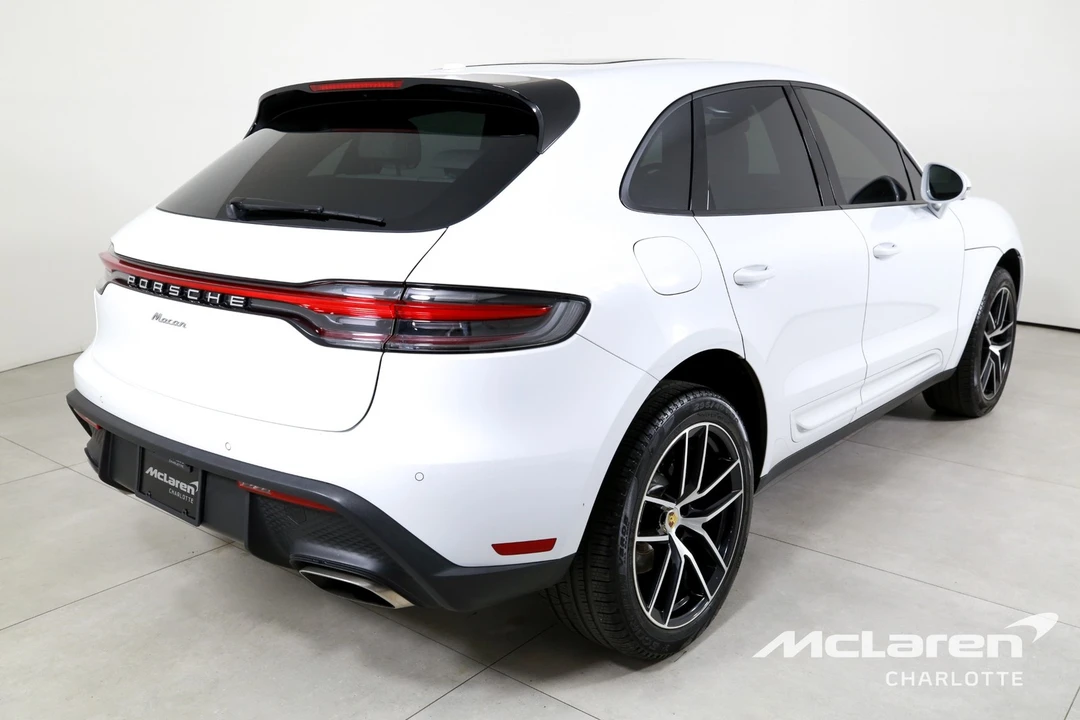 2024 Porsche Macan - Image 8 of 31