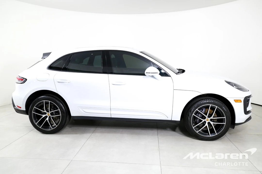 2024 Porsche Macan - Image 9 of 31