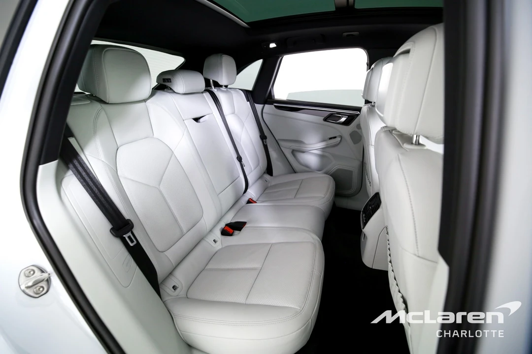 2024 Porsche Macan - Image 22 of 31