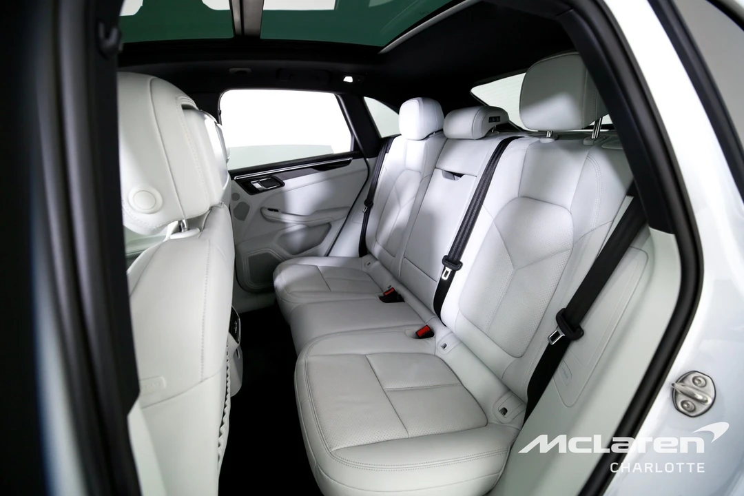 2024 Porsche Macan - Image 18 of 31
