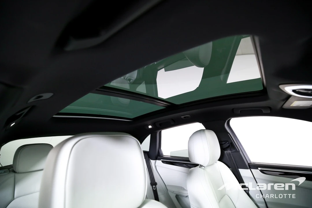 2024 Porsche Macan - Image 27 of 31