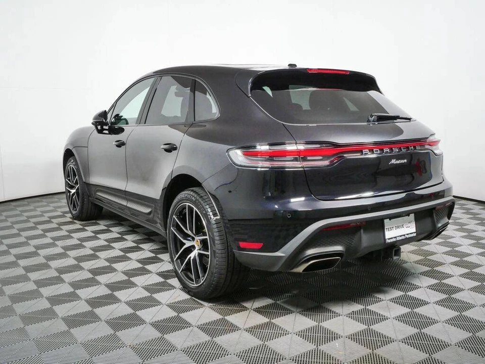 2024 Porsche Macan - Image 3 of 4