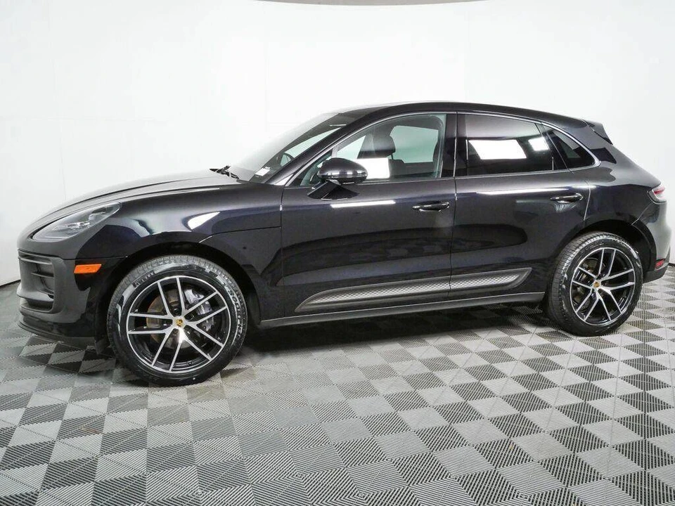 2024 Porsche Macan - Image 2 of 4