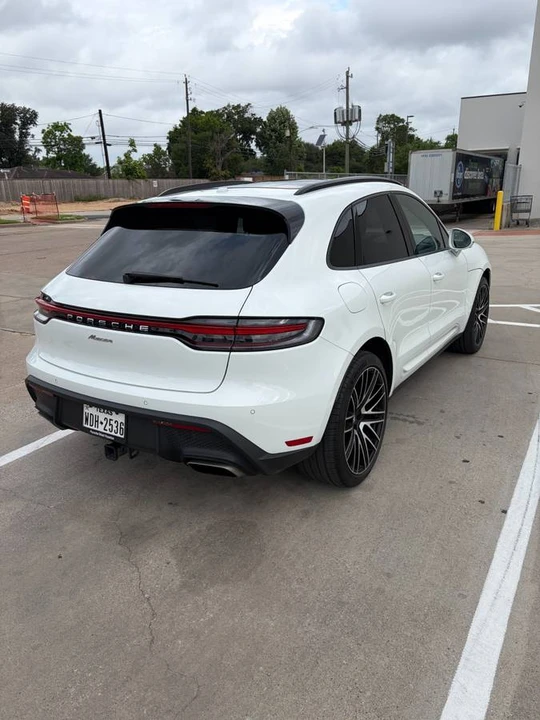 2024 Porsche Macan - Image 2 of 8