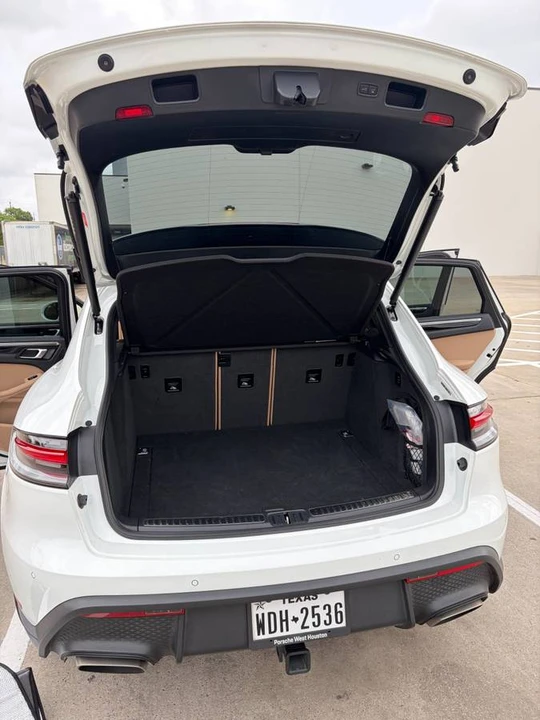 2024 Porsche Macan - Image 8 of 8