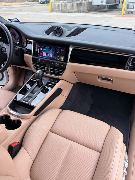 2024 Porsche Macan - Image 7 of 8