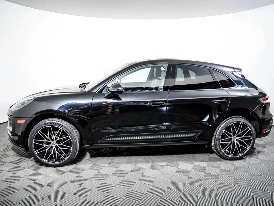 2024 Porsche Macan - Image 2 of 4
