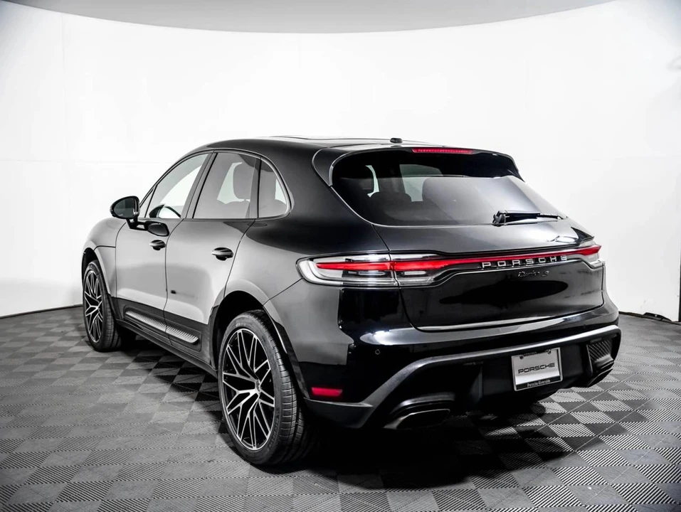 2024 Porsche Macan - Image 3 of 4