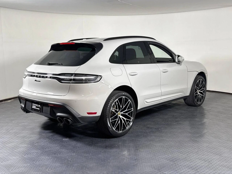 2024 Porsche Macan - Image 3 of 4