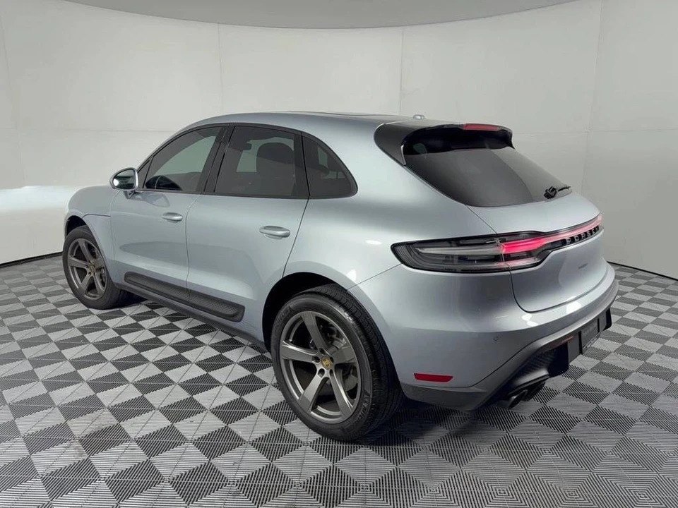 2024 Porsche Macan - Image 3 of 4
