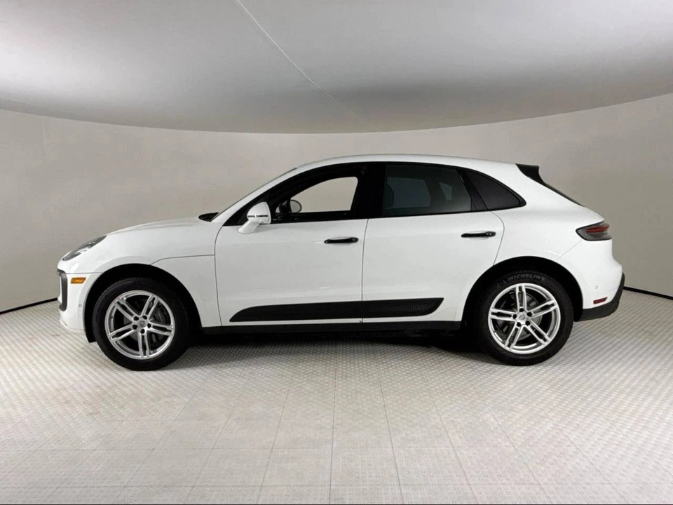 2024 Porsche Macan - Image 2 of 4