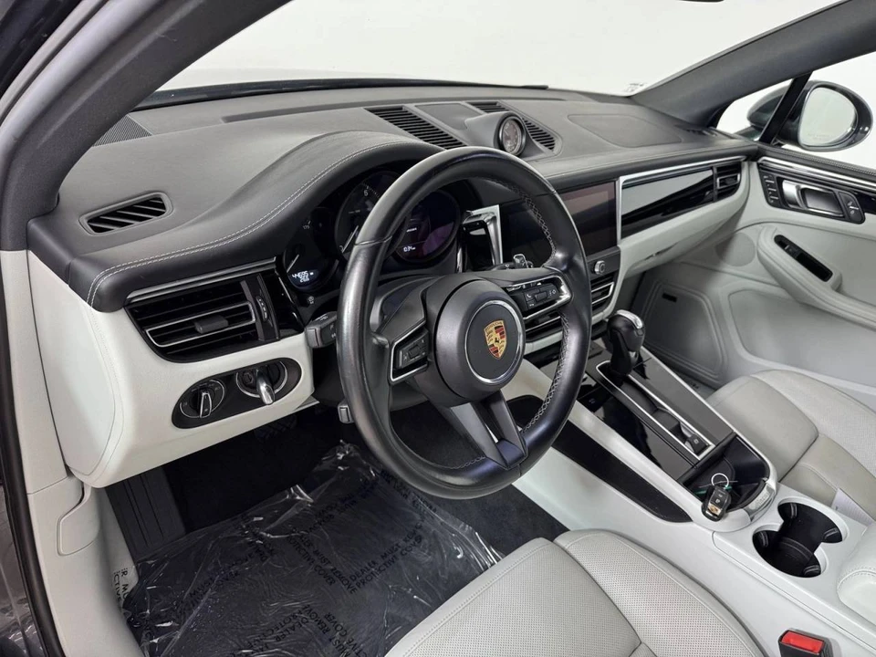 2024 Porsche Macan - Image 4 of 4