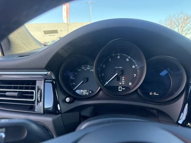 2024 Porsche Macan - Image 11 of 12