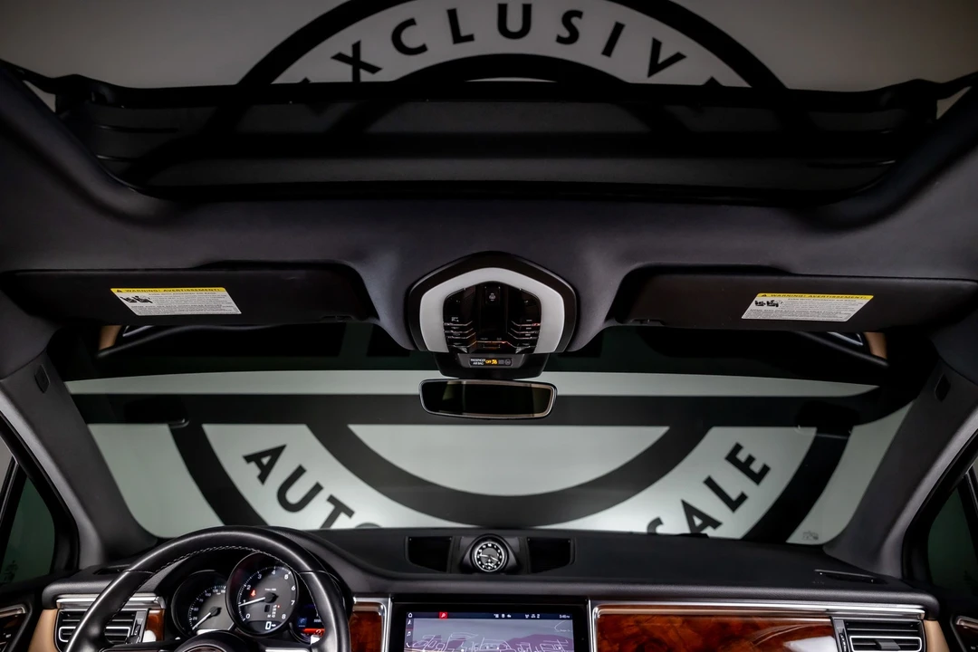 2024 Porsche Macan - Image 9 of 12