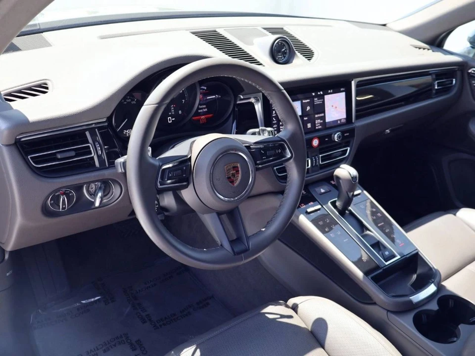 2024 Porsche Macan - Image 4 of 4