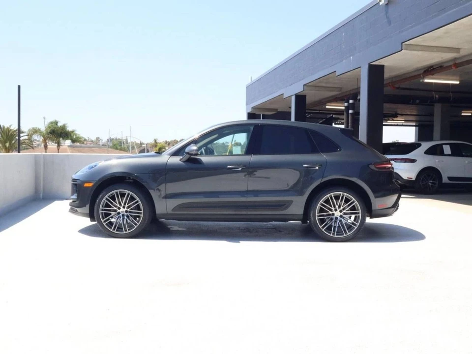 2024 Porsche Macan - Image 2 of 4