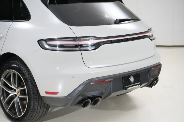 2024 Porsche Macan - Image 16 of 21