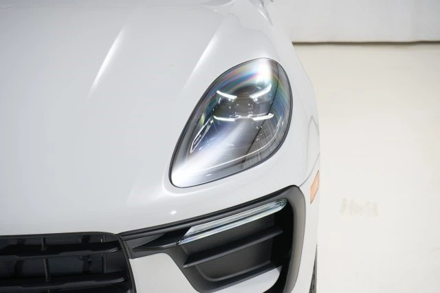2024 Porsche Macan - Image 7 of 21