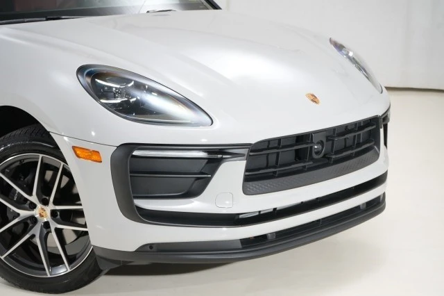 2024 Porsche Macan - Image 8 of 21