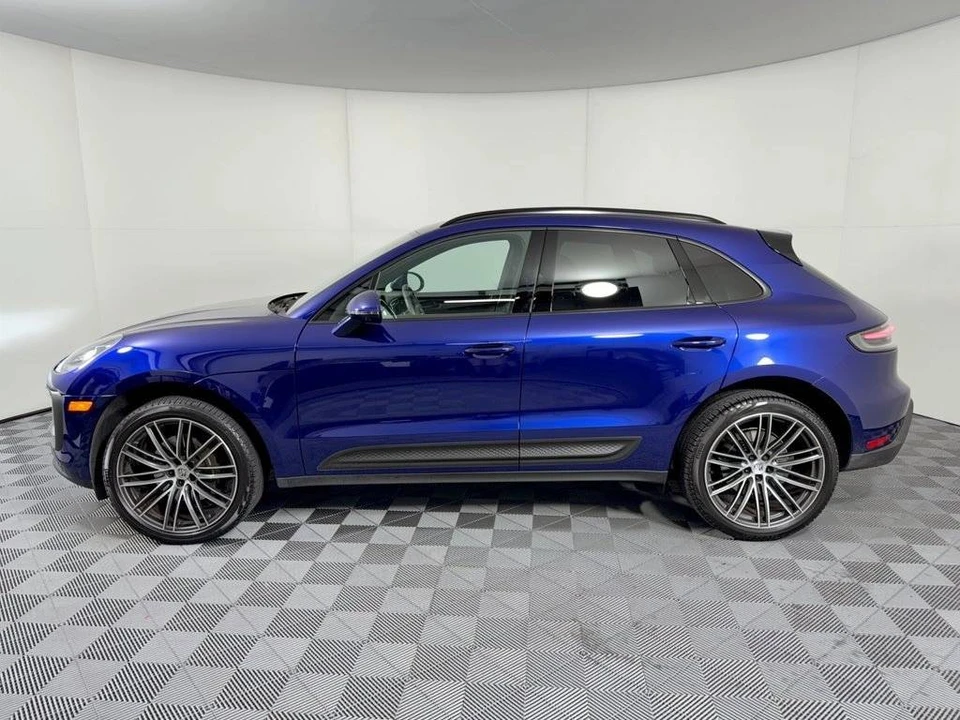 2024 Porsche Macan - Image 2 of 4