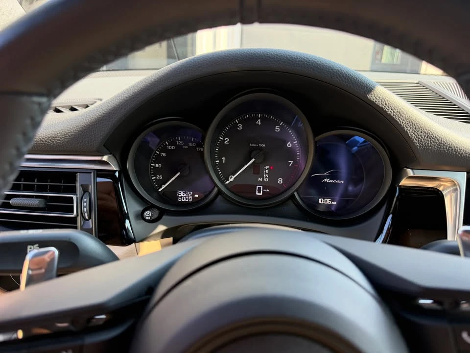 2024 Porsche Macan - Image 16 of 16