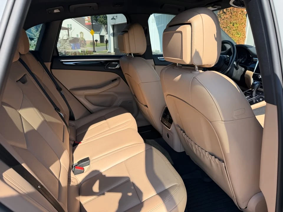 2024 Porsche Macan - Image 9 of 16